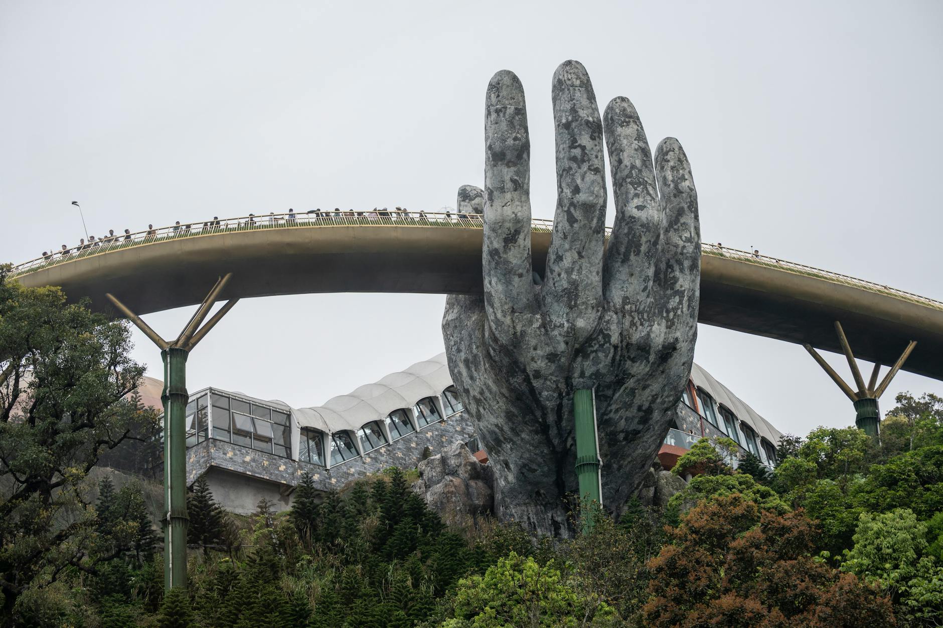 Plakat informujący o dofinansowaniu na kursy i szkolenia z PUP Radomsko dla mieszkańców i przedsiębiorców